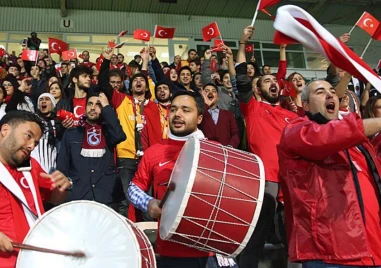 Турските власти към феновете: Не освирквайте българския химн