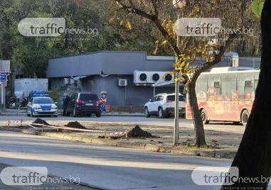 Втори случай за няколко часа: Шофьор на градския транспорт затисна с вратите възрастен мъж