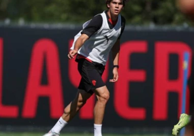 Юноша на Ботев игра цял мач за първия отбор на Милан, но се получи интересен казус с него