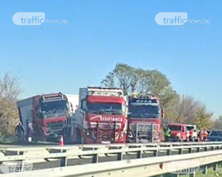 Катастрофа с тирове предизвика километрично задръстване на АМ Тракия до Пазарджик ВИДЕО