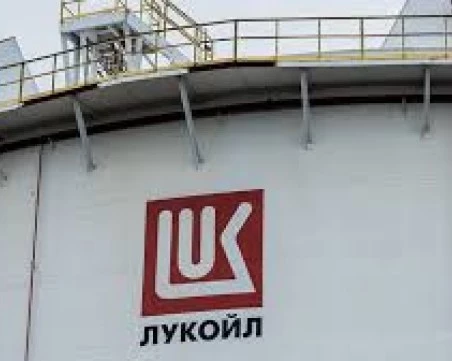 „Лукойл”: Преговаряме с няколко потенциални купувачи на активите ни