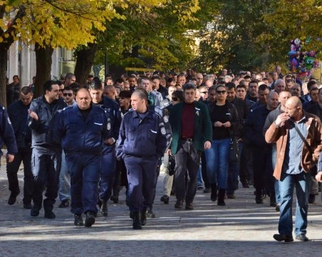 През 2015 г. полицаите протестираха, за да запазят ранното пенсиониране, сега искат да работят до 60