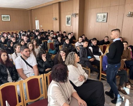 Пловдив е областта с най-много аборти сред младежи и все по-късно родителство