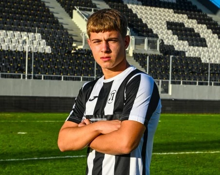 Юноша на Локо с повиквателна за България U16