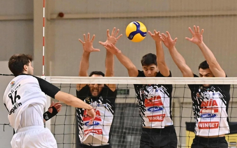 Волейболният Локомотив спечели драма с ЦСКА в София