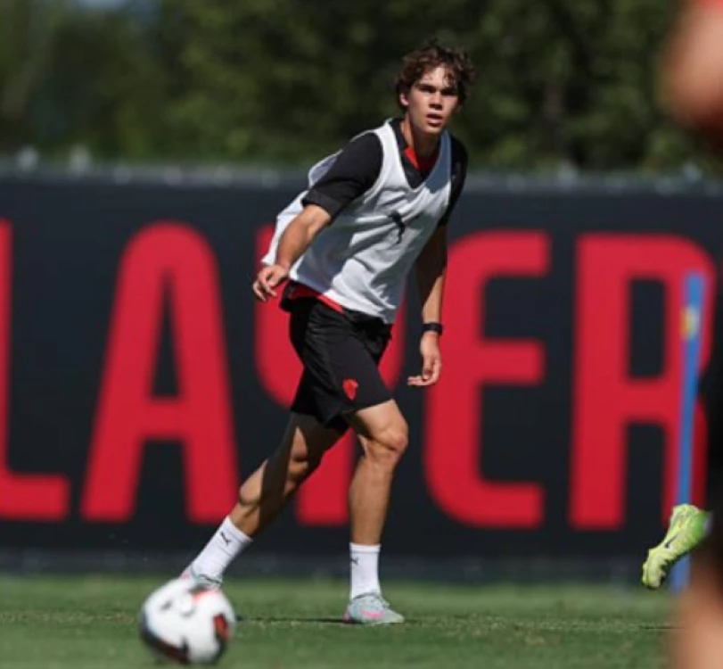 Юноша на Ботев игра цял мач за първия отбор на Милан, но се получи интересен казус с него