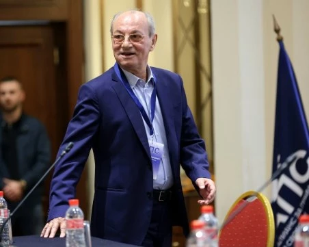 Доган е почетен председател на АПС с оперативни функции