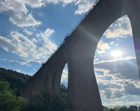 Млад мъж скочи от мост край Клисура и загина