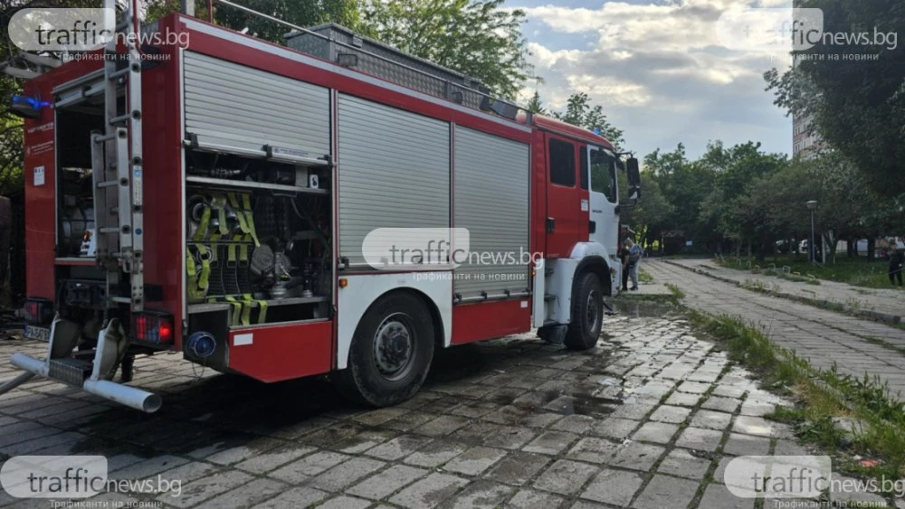 Деца се покатериха върху стара сграда в София – не могат да слязат