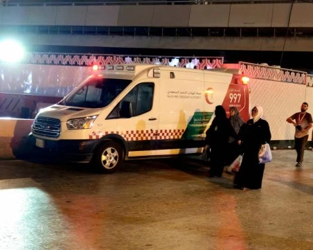 Десетки поклонници загинаха при катастрофа край свещения град Медина