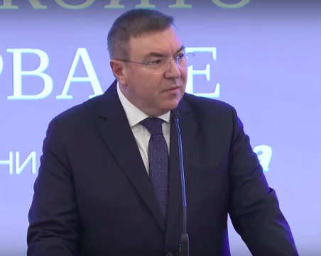 Костадин Ангелов: Парите за заплатите на младите лекари са осигурени