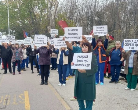 Медици от УМБАЛ-Пловдив блокираха  за четвърти път възлово кръстовище в града