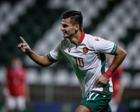 Младежите играят най-важния си мач от години насам