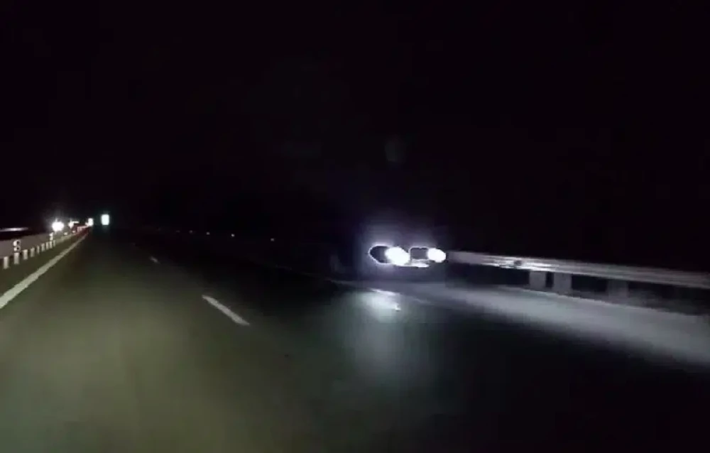 Автомобил се движи в насрещното на АМ 