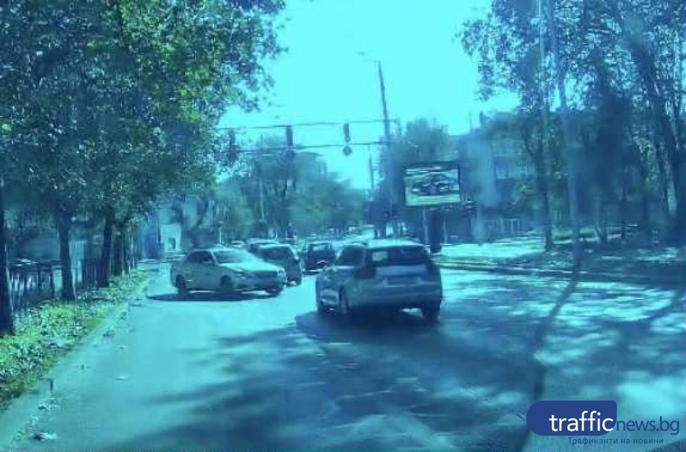 Таксиметров шофьор изуми с уникална маневра на ключово кръстовище в Пловдив ВИДЕО