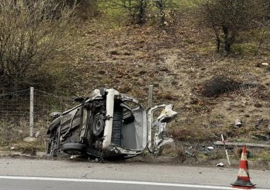 22-годишен шофьор е в болница след катастрофа в Пловдивско, обърнал се в канавка