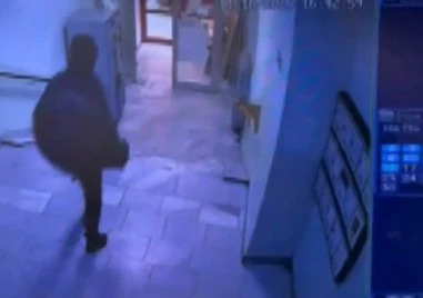 Мъж задигна скъпа техника и архива на ансамбъл „Чинари”