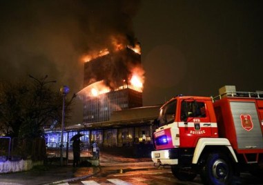 Небостъргачът „Вйесник в Загреб избухна в пламъци ВИДЕО