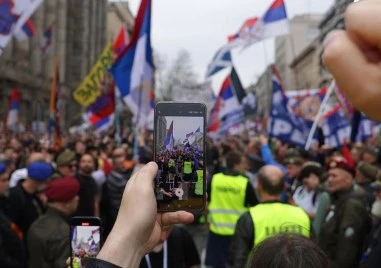 Сблъсъци между полиция и граждани в Нови Сад
