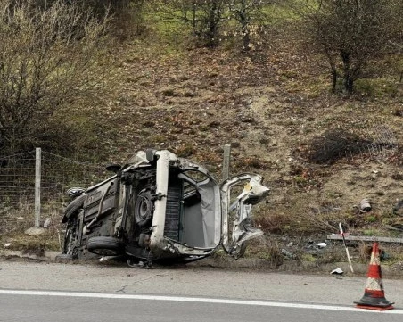22-годишен шофьор е в болница след катастрофа в Пловдивско, обърнал се в канавка
