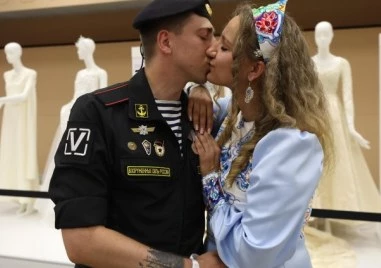 Бум на Черни вдовици в Русия: Жени сключват брак с войници и чакат да ги убият на фронта