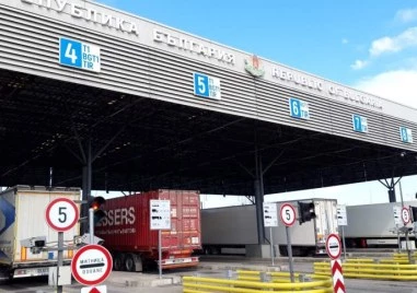 Хванаха цигари, стоки от защитени марки, недекларирана валута и храни на Капитан Андреево