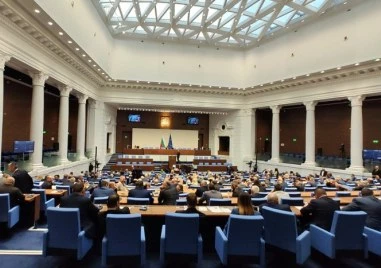 Парламентът отхвърли президентското вето върху промените в Закона за отбраната