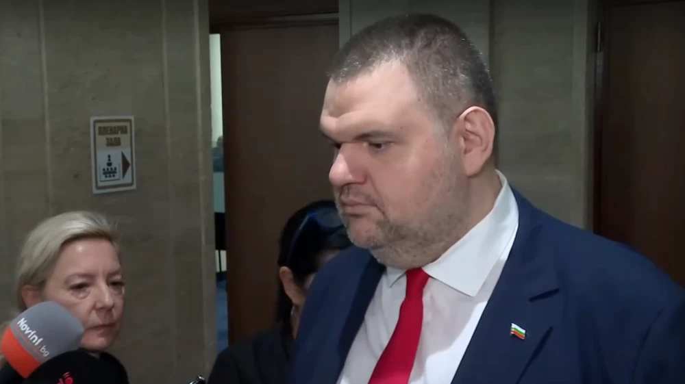 Пеевски поиска правителственият Авиоотряд да бъде закрит