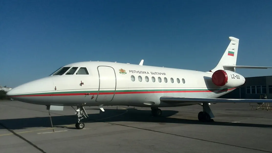 Продават на търг правителствения Фалкон