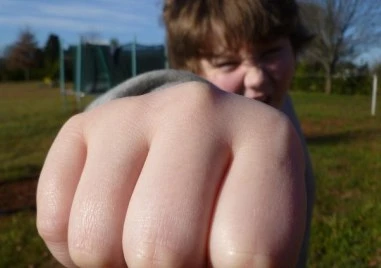 Смущаващо: Деца направили ценоразпис с различни видове насилие