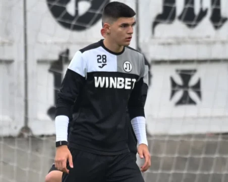 Синът на Валери Божинов тренира с първия отбор на Локо