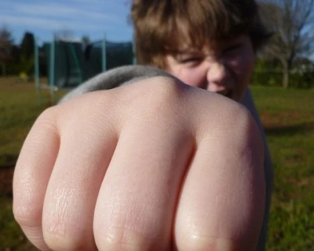 Смущаващо: Деца направили ценоразпис с различни видове насилие