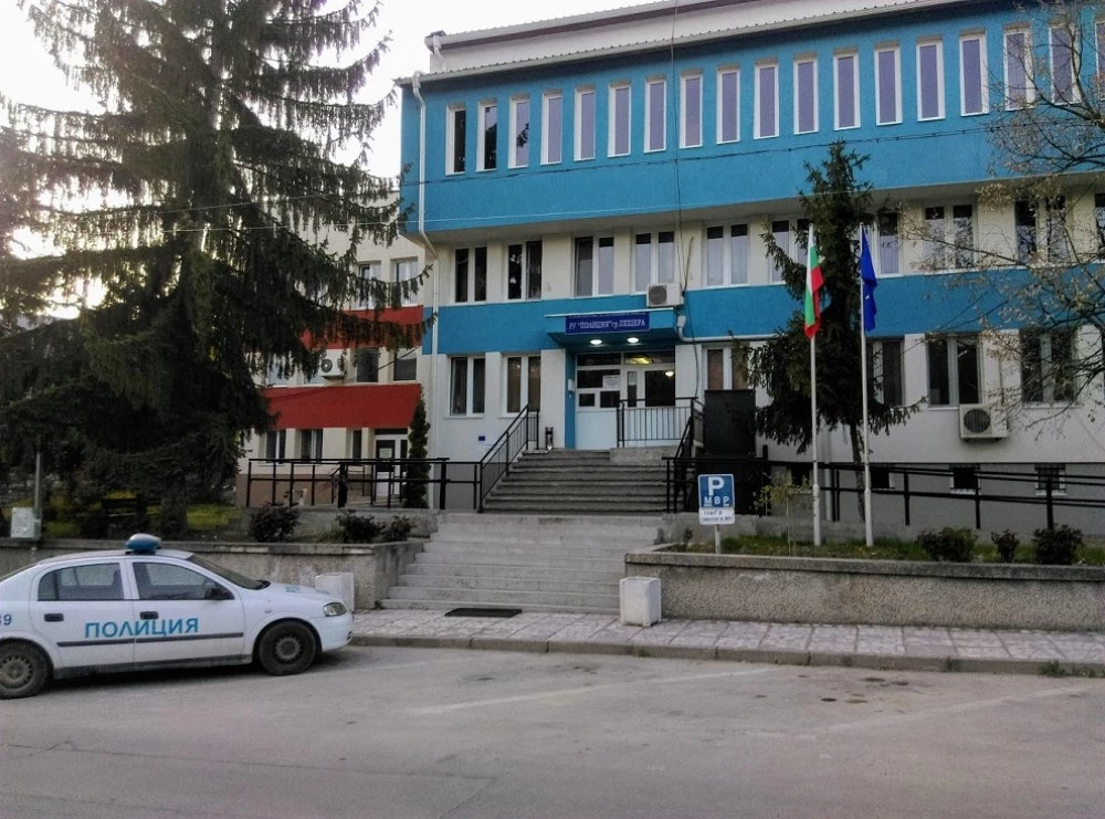 29-годишен задигна кутия за дарения от параклис край Батак