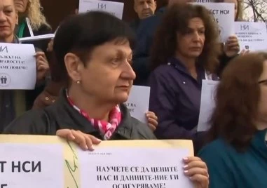 Административни служители стартират серия от протести за достойни заплати