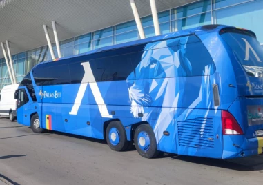 Левски продава стария автобус на клуб от Втора лига