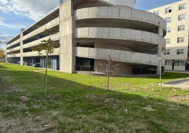 Нов многоетажен паркинг започна работа в район Западен”