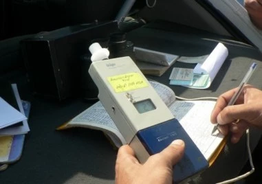 Трима пияни шофьори попаднаха в полицейския арест, двама загубиха колите си