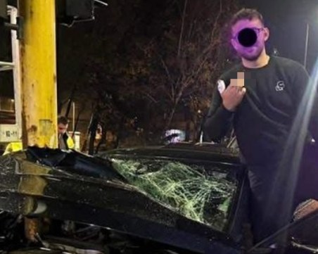 19-годишен показа среден пръст до потрошената си след катастрофа кола в София