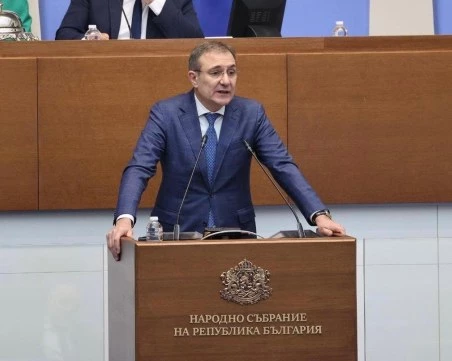 Министър Гуцанов: Изпълняваме ангажимента да вдигнем обезщетението за втората година от майчинството