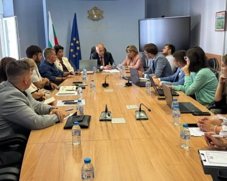 МОН организира дискусия за ограничаване на социалните мрежи за деца