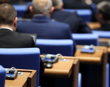 На първо четене: Парламентът прие бюджетите на НЗОК