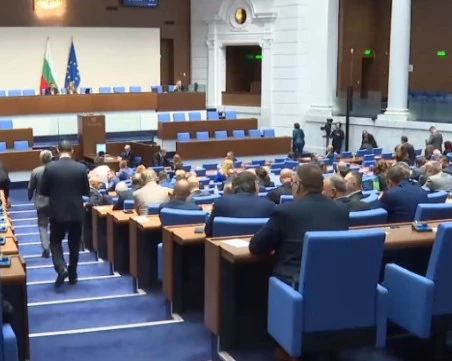 Народното събрание прие на първо четене бюджета на ДОО за 2026 година