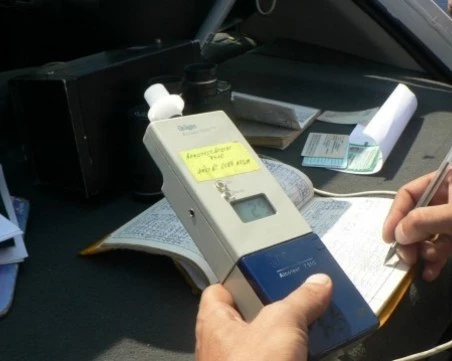 Трима пияни шофьори попаднаха в полицейския арест, двама загубиха колите си