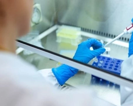 Учени тестват лекува ли рак ваксина за COVID-19