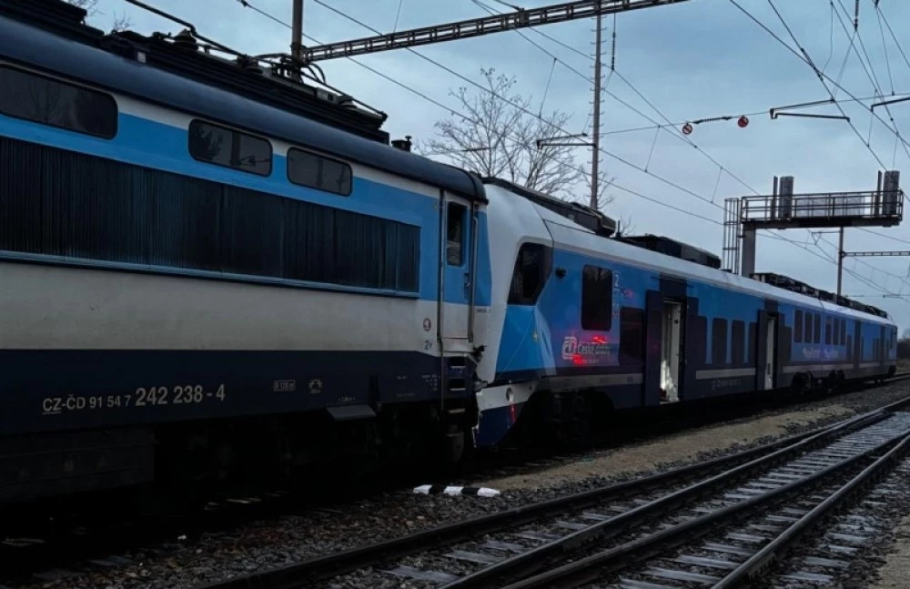 Два влака се удариха в Чехия, десетки са ранени