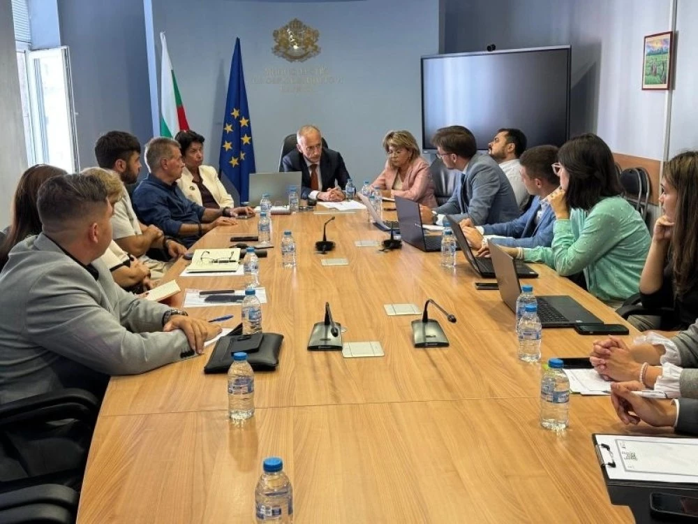 МОН организира дискусия за ограничаване на социалните мрежи за деца