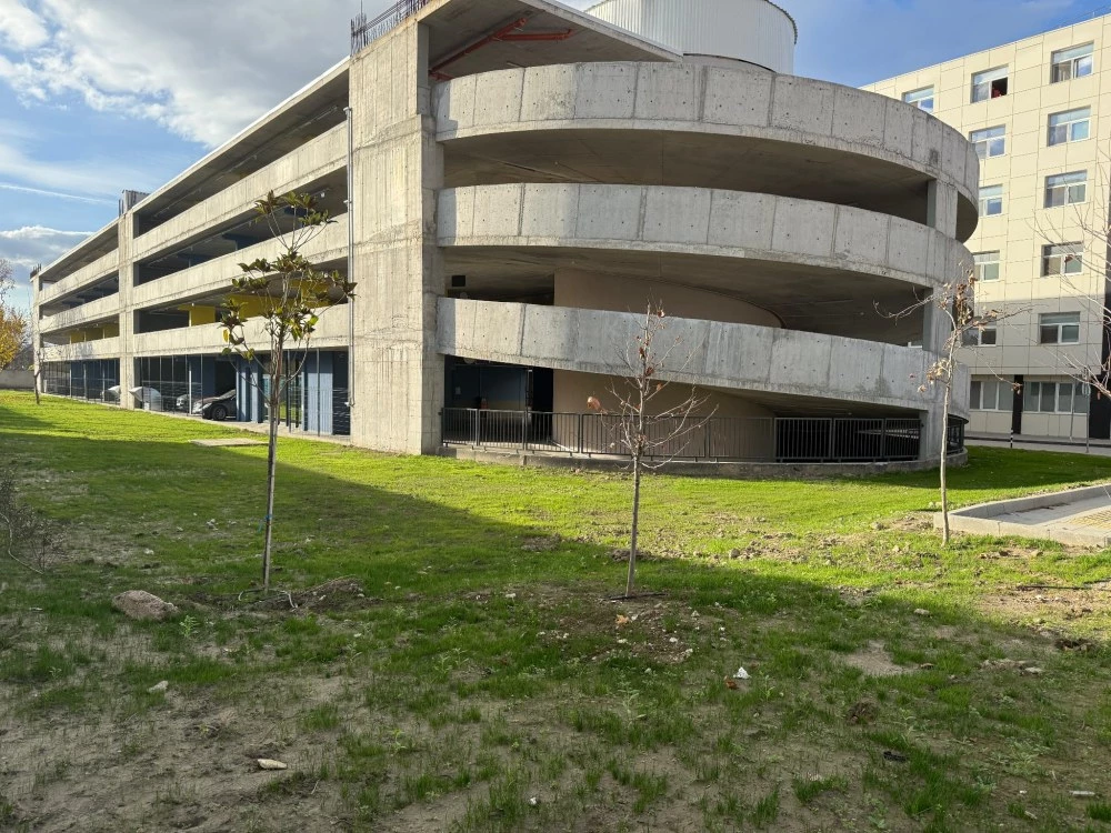 Нов многоетажен паркинг започна работа в район 