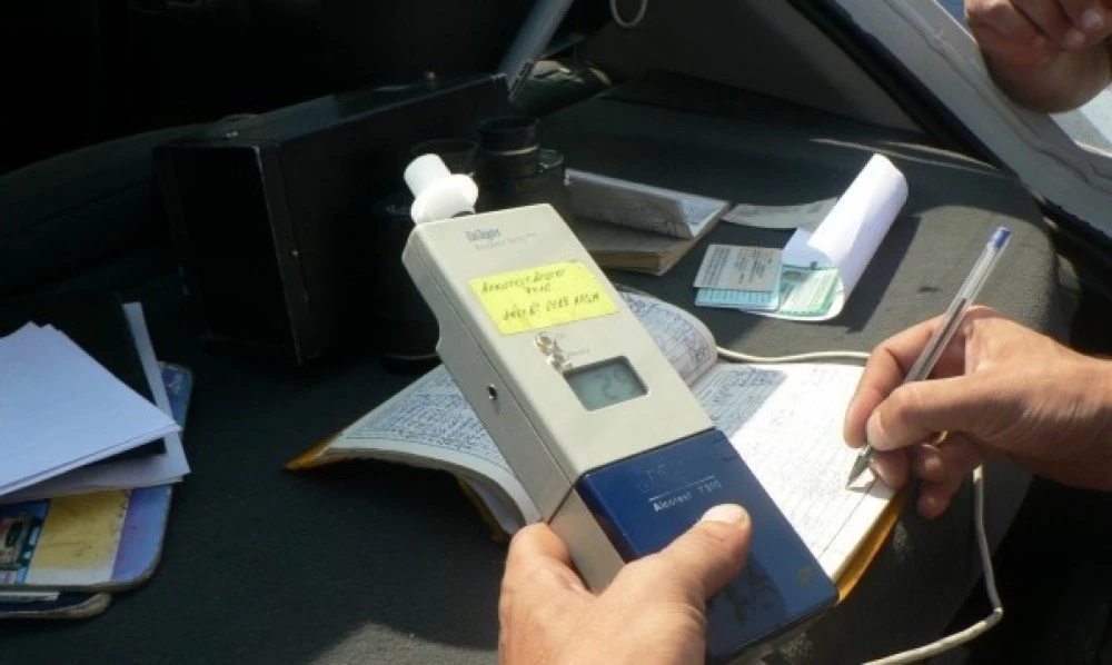 Трима пияни шофьори попаднаха в полицейския арест, двама загубиха колите си