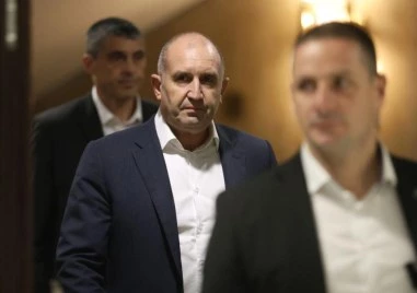 Радев: Властта има външните белези на такава, но вече няма легитимност