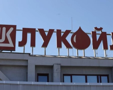 Група от Абу Даби проявява интерес към чуждестранните активи на „Лукойл